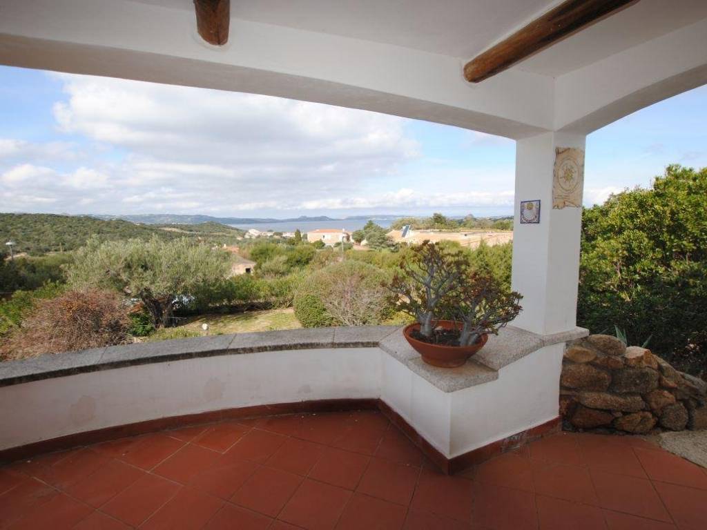 casa indipendente in vendita ad Arzachena in zona Baja Sardinia