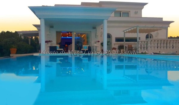 casa indipendente in vendita ad Arzachena in zona Porto Cervo