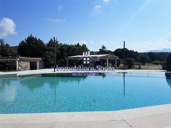 casa indipendente in vendita ad Arzachena in zona Baja Sardinia