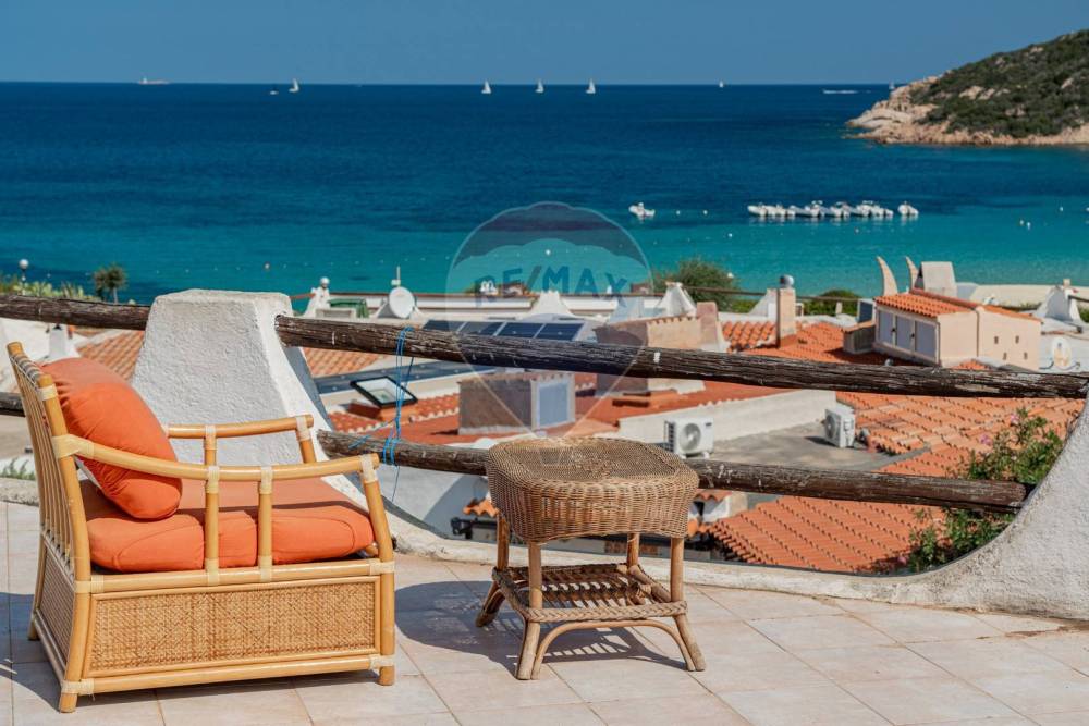 casa indipendente in vendita ad Arzachena in zona Baja Sardinia