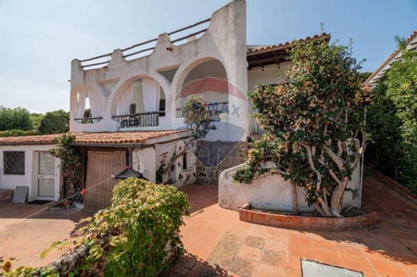 casa indipendente in vendita ad Arzachena in zona Baja Sardinia
