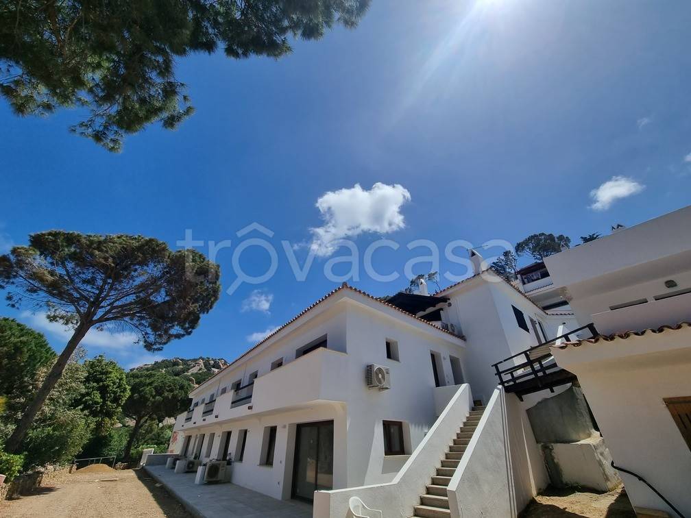 appartamento in vendita ad Arzachena in zona Baja Sardinia