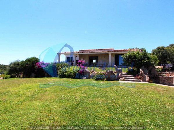casa indipendente in vendita ad Arzachena in zona Cannigione