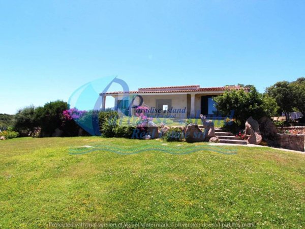 casa indipendente in vendita ad Arzachena in zona Cannigione