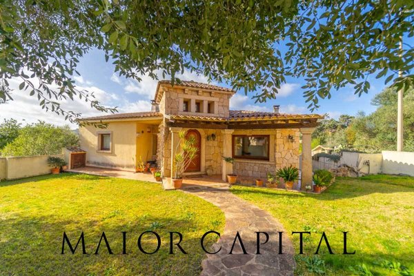 casa indipendente in vendita ad Arzachena