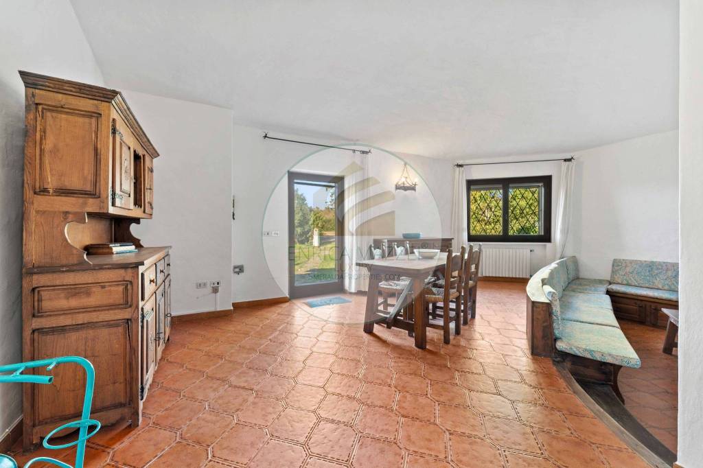 casa indipendente in vendita ad Arzachena in zona Abbiadori