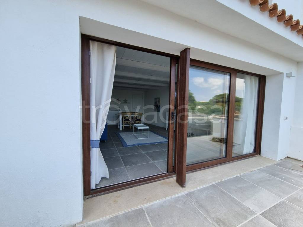 appartamento in vendita ad Arzachena in zona Baja Sardinia