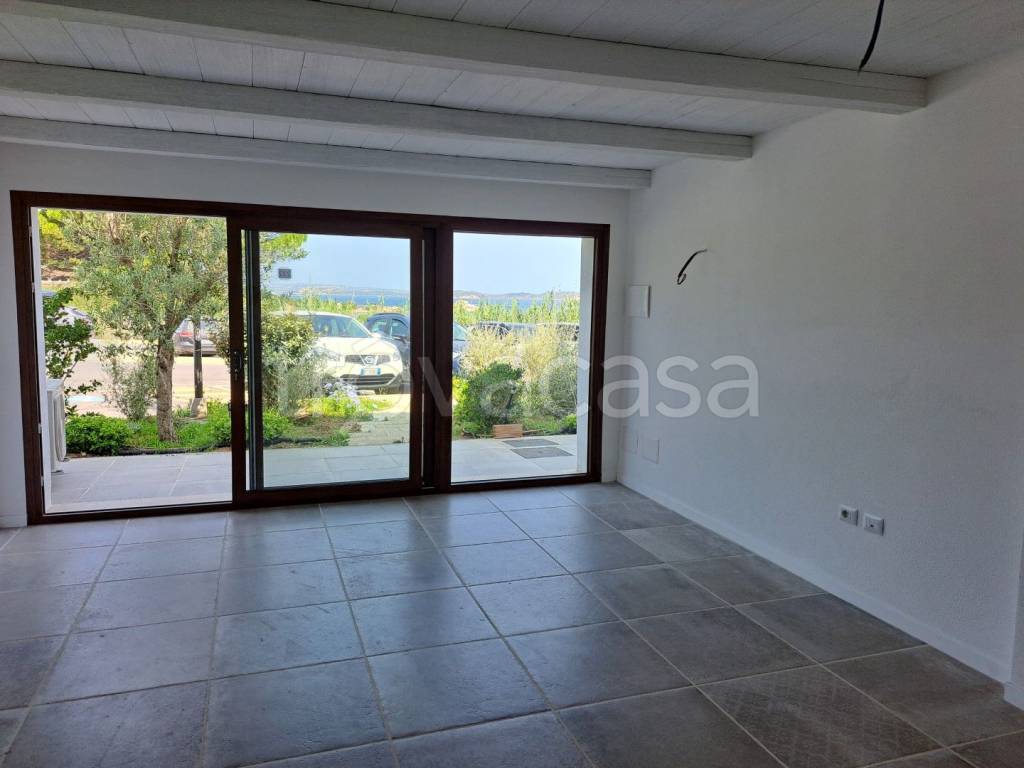 appartamento in vendita ad Arzachena in zona Baja Sardinia