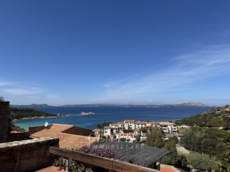 appartamento in vendita ad Arzachena in zona Baja Sardinia