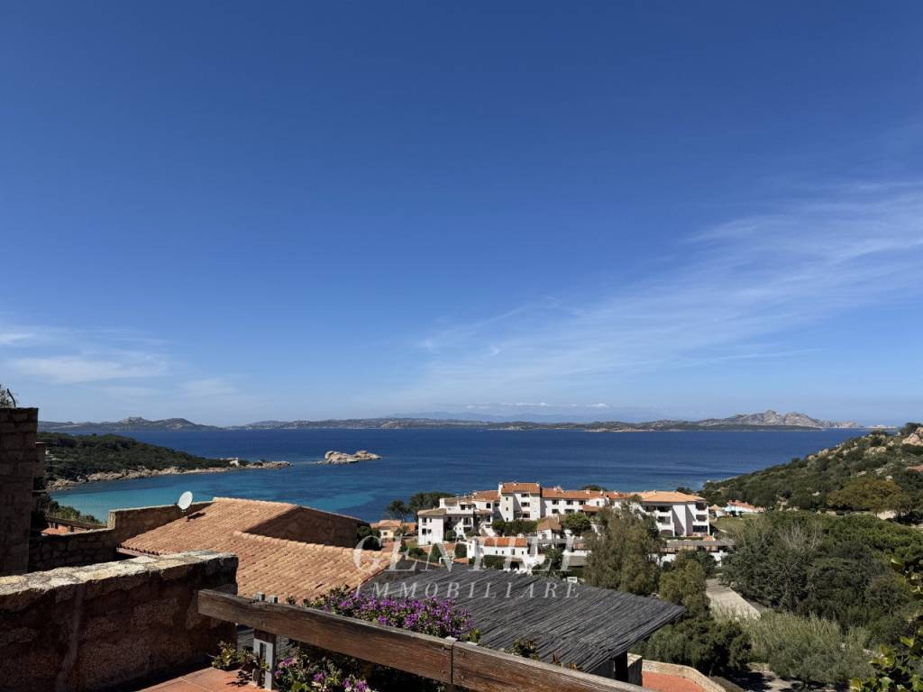 appartamento in vendita ad Arzachena in zona Baja Sardinia