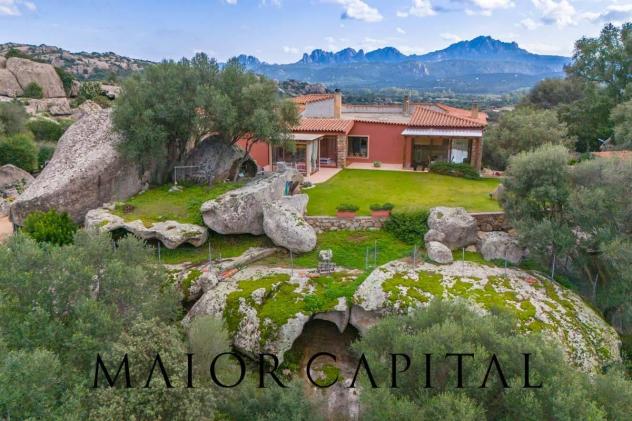 casa indipendente in vendita ad Arzachena in zona Romazzino