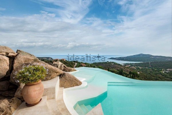 casa indipendente in vendita ad Arzachena in zona Porto Cervo