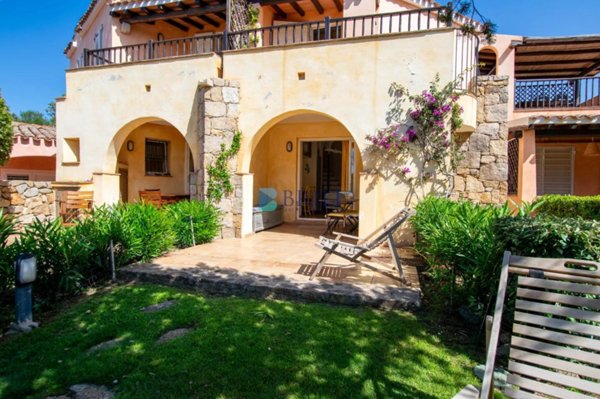 casa indipendente in vendita ad Arzachena in zona Baja Sardinia