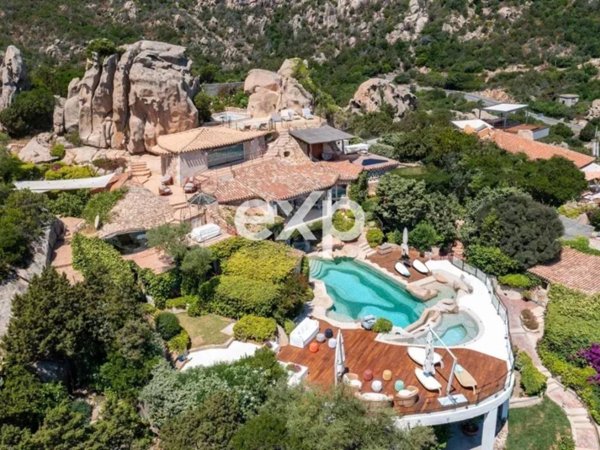 casa indipendente in vendita ad Arzachena in zona Porto Cervo