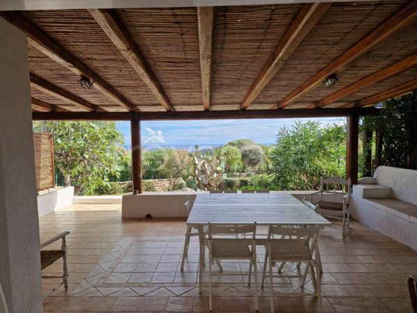 casa indipendente in vendita ad Arzachena in zona Pantogia