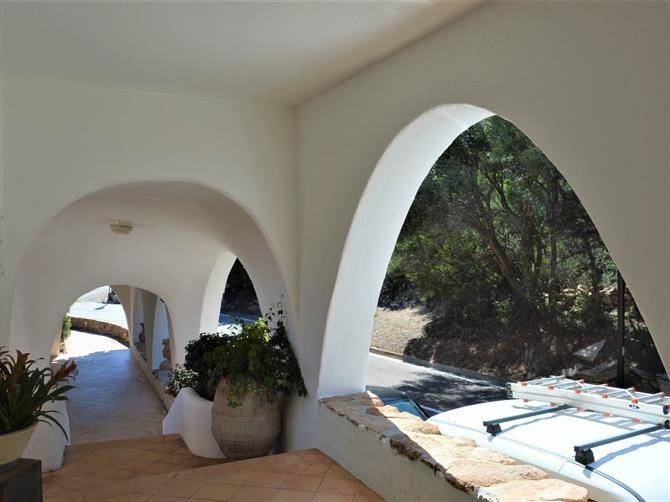 negozio in vendita ad Arzachena in zona Porto Cervo