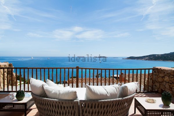 casa indipendente in vendita ad Arzachena in zona Pantogia
