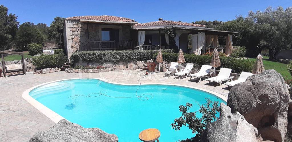 casa indipendente in vendita ad Arzachena in zona Capriccioli