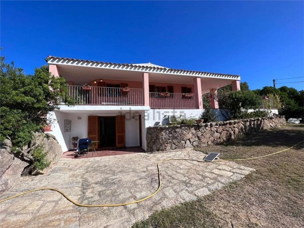 casa indipendente in vendita ad Arzachena in zona Baja Sardinia
