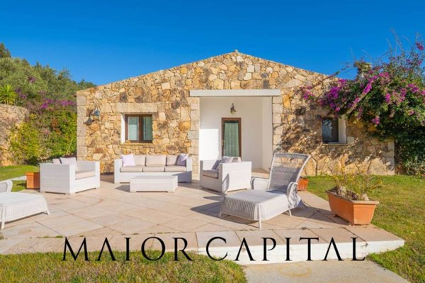 casa indipendente in vendita ad Arzachena in zona Cannigione