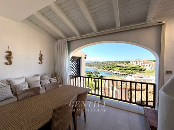 appartamento in vendita ad Arzachena in zona Baja Sardinia