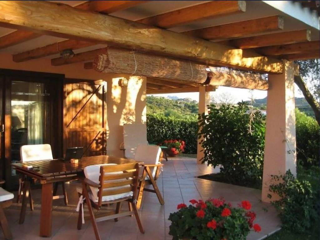 casa indipendente in vendita ad Arzachena in zona Baja Sardinia