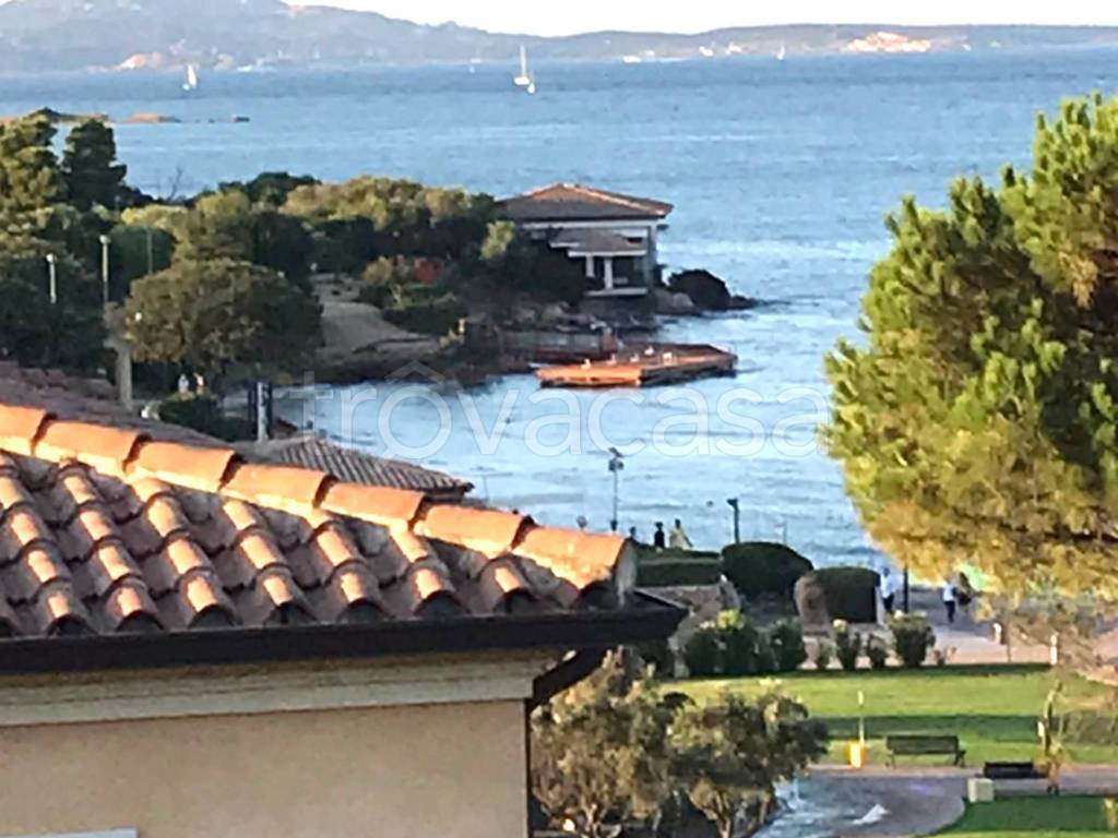 casa indipendente in vendita ad Arzachena in zona Cannigione
