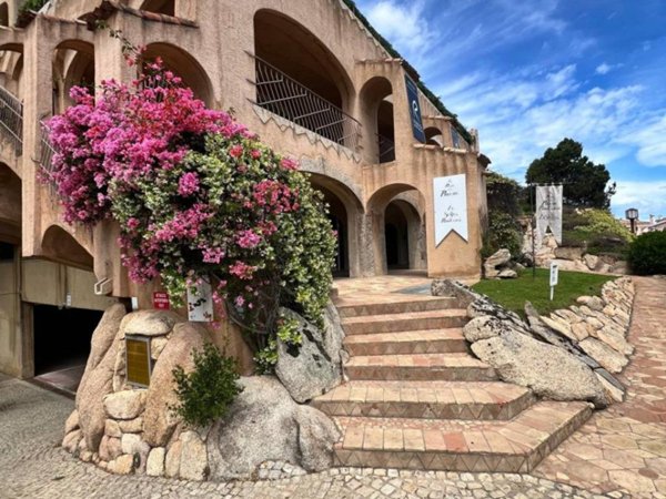 negozio in vendita ad Arzachena in zona Porto Cervo