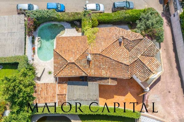 casa indipendente in vendita ad Arzachena in zona Cannigione