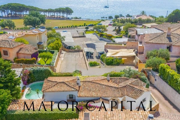 casa indipendente in vendita ad Arzachena in zona Cannigione