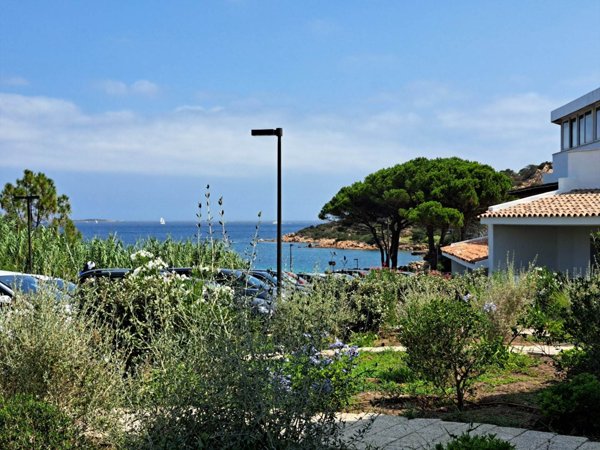 appartamento in vendita ad Arzachena in zona Baja Sardinia