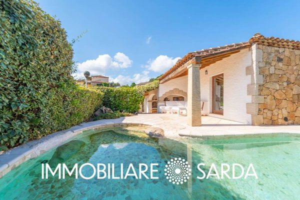 casa indipendente in vendita ad Arzachena in zona Cannigione