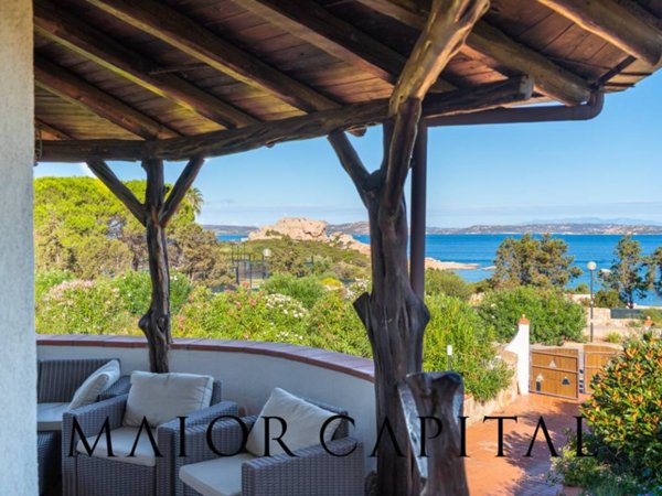 casa indipendente in vendita ad Arzachena in zona Baja Sardinia