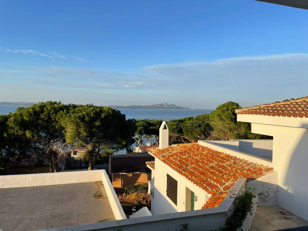appartamento in vendita ad Arzachena in zona Baja Sardinia