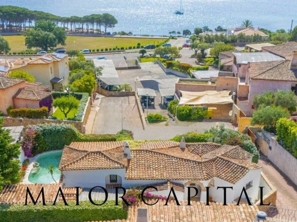 casa indipendente in vendita ad Arzachena in zona Cannigione