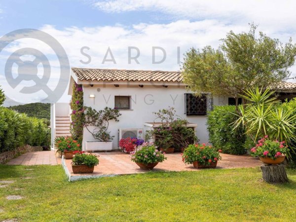 casa indipendente in vendita ad Arzachena in zona Baja Sardinia