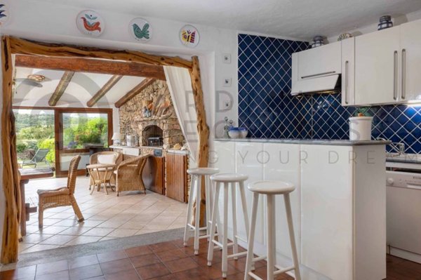 casa indipendente in vendita ad Arzachena in zona Poltu Quatu