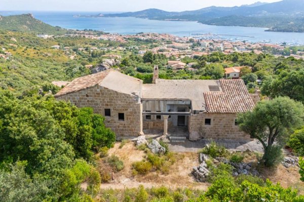 casa indipendente in vendita ad Arzachena in zona Cannigione