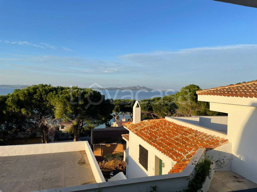 appartamento in vendita ad Arzachena in zona Baja Sardinia