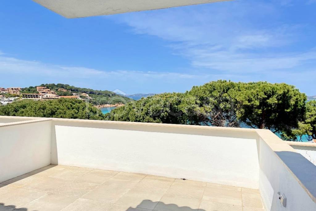 appartamento in vendita ad Arzachena in zona Baja Sardinia