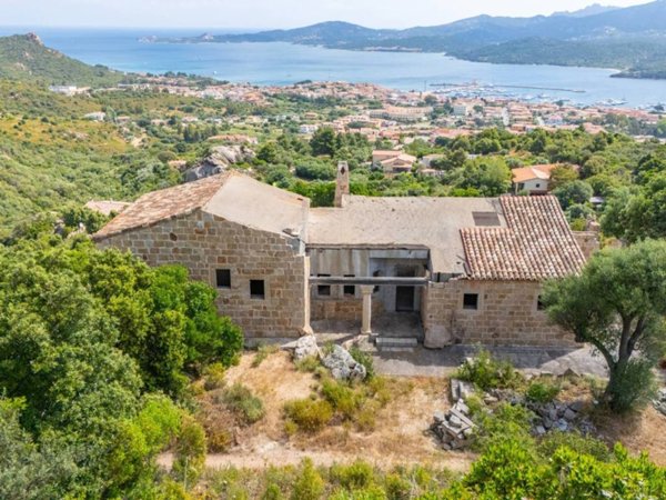 casa indipendente in vendita ad Arzachena in zona Cannigione
