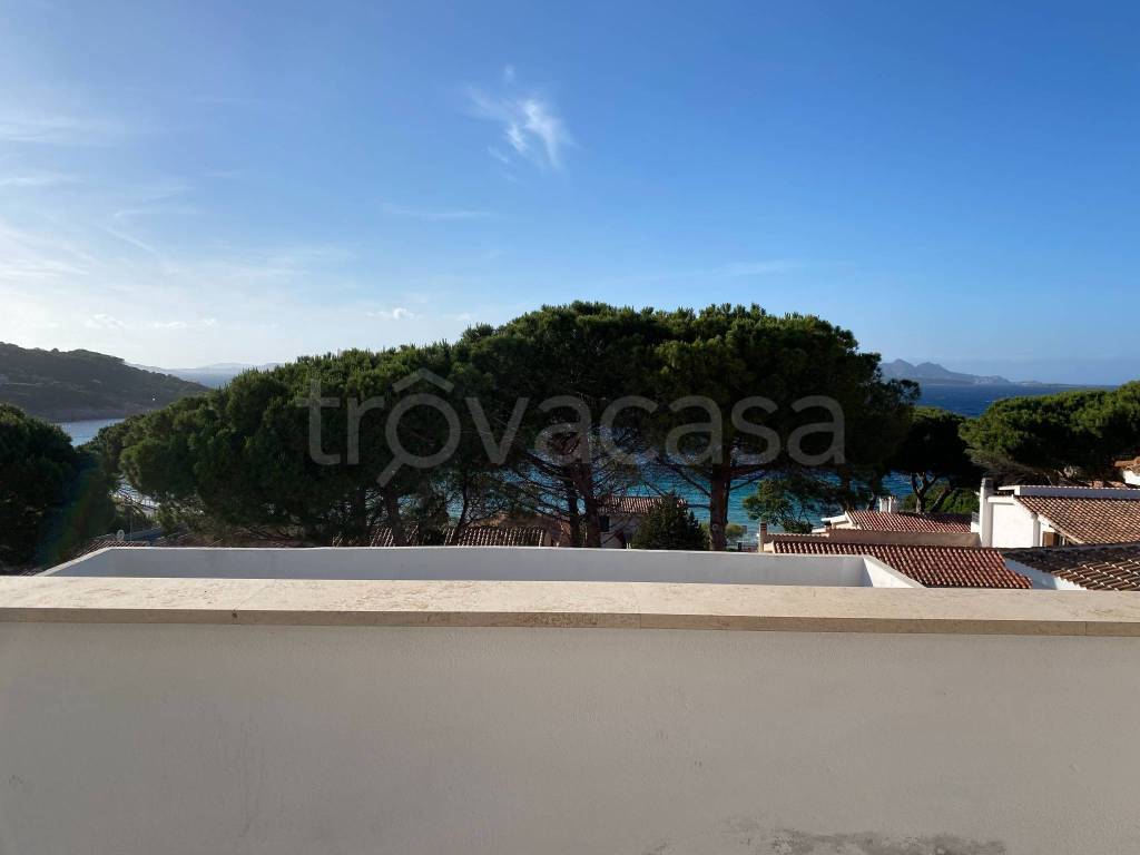 appartamento in vendita ad Arzachena in zona Baja Sardinia