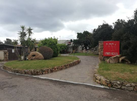 negozio in vendita ad Arzachena in zona Pantogia