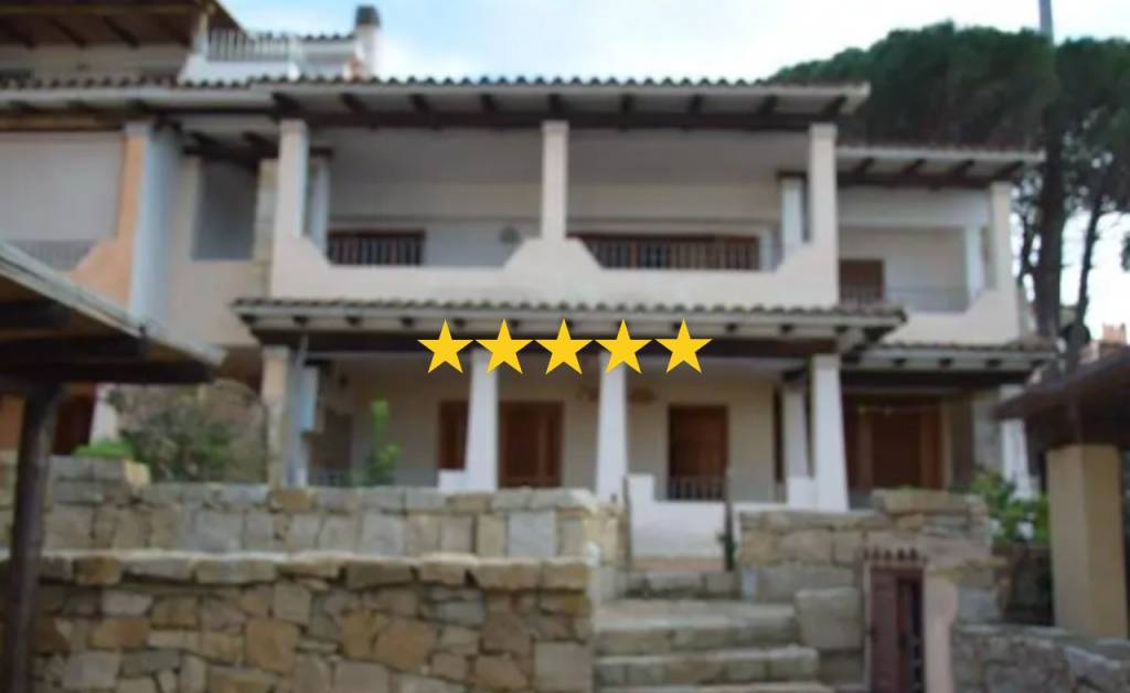 appartamento in vendita ad Arzachena in zona Baja Sardinia