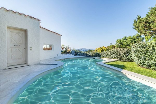 casa indipendente in vendita ad Arzachena in zona Baja Sardinia