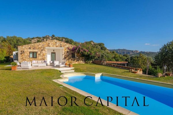 casa indipendente in vendita ad Arzachena in zona Cannigione