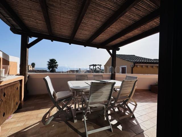 casa indipendente in vendita ad Arzachena in zona Abbiadori