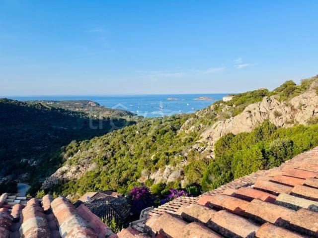 appartamento in vendita ad Arzachena in zona Pantogia