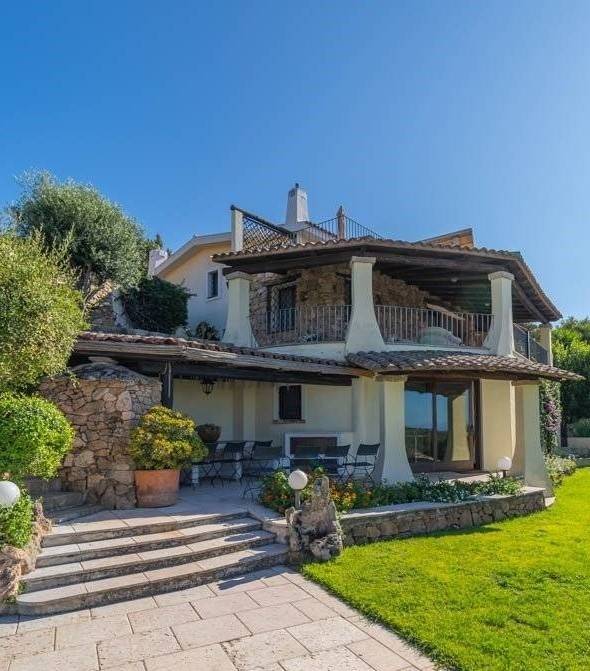 casa indipendente in vendita ad Arzachena in zona Baja Sardinia