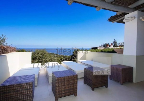 casa indipendente in vendita ad Arzachena in zona Pantogia